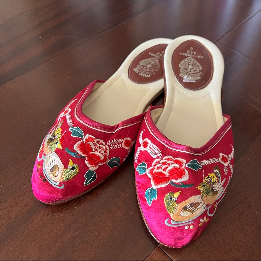 Beautiful embroidered silk slippers Hong Kong wing kee birds flowers
